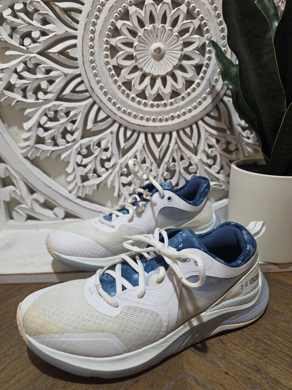 Under Armour White and Blue Athletic Sneakers Womens 7.5
